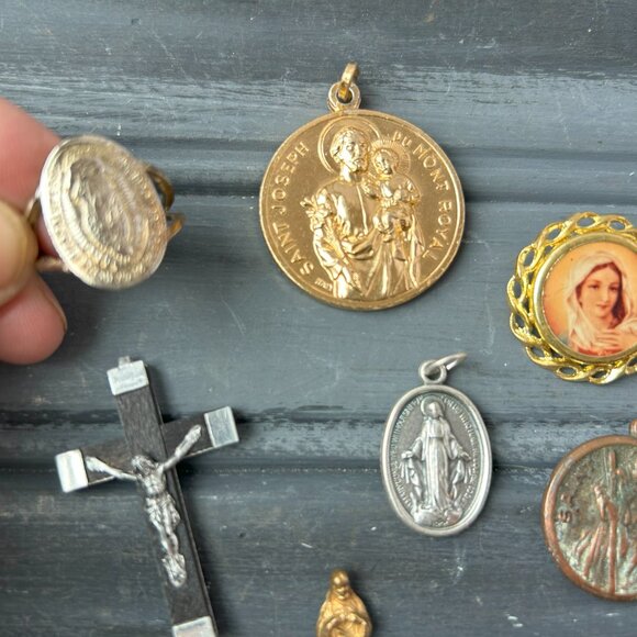 Religious Jewelry Lot - Picture 3 of 9